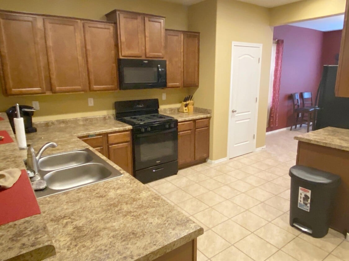 Primary Photo - 3001 Bosque De Oro Dr SW
