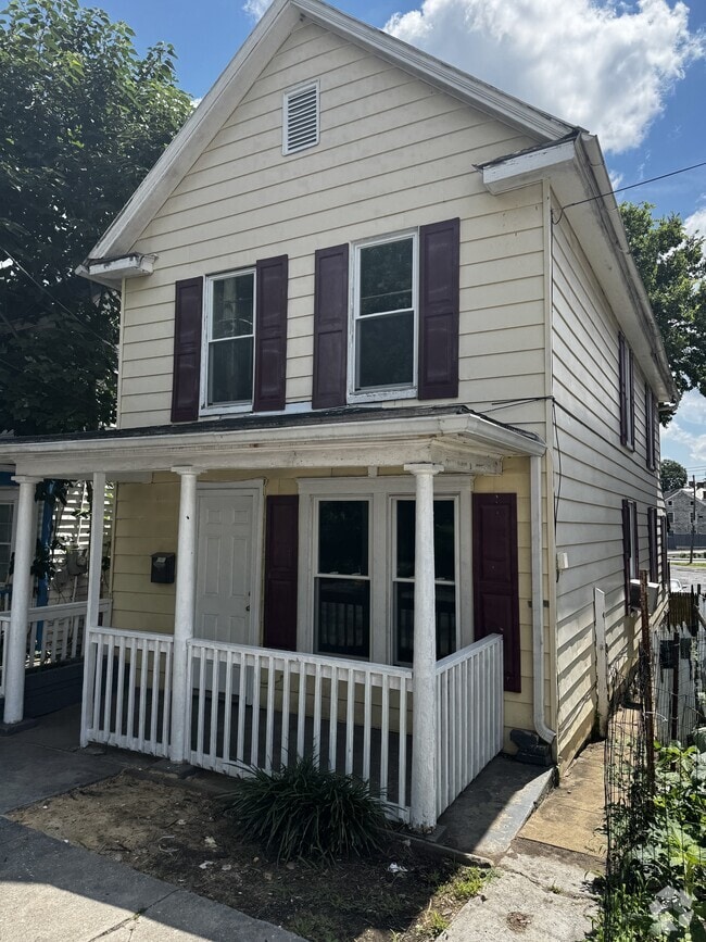Building Photo - 317 N Maple Ave