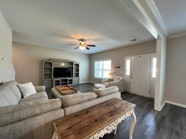Building Photo - 3150 Mayflower Ln