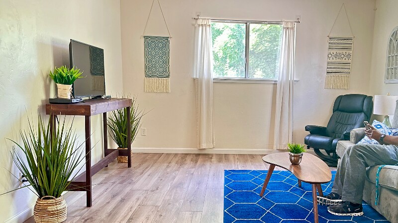 Foto principal - 69 N Roop St