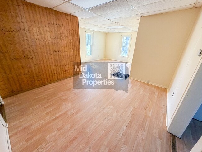 Building Photo - 219 N Montana- 3 bedroom house with a fenced in back yard