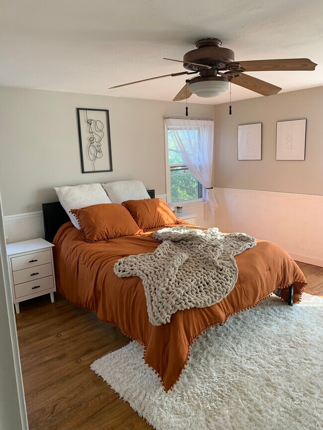 Master bedroom - 12 Chapel Ln