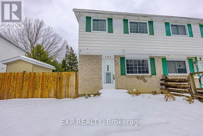 Photo du bâtiment - 196 Old Colony Rd