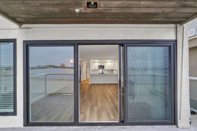 Foto del edificio - Fully remodeled! Live at the Bay with insa...