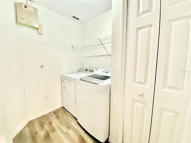 Foto del edificio - 5459 Vineland Rd