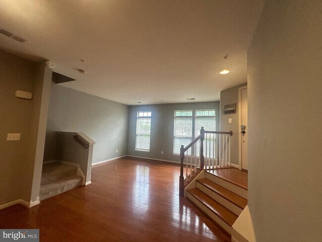 Building Photo - 7963 Crescent Park Dr