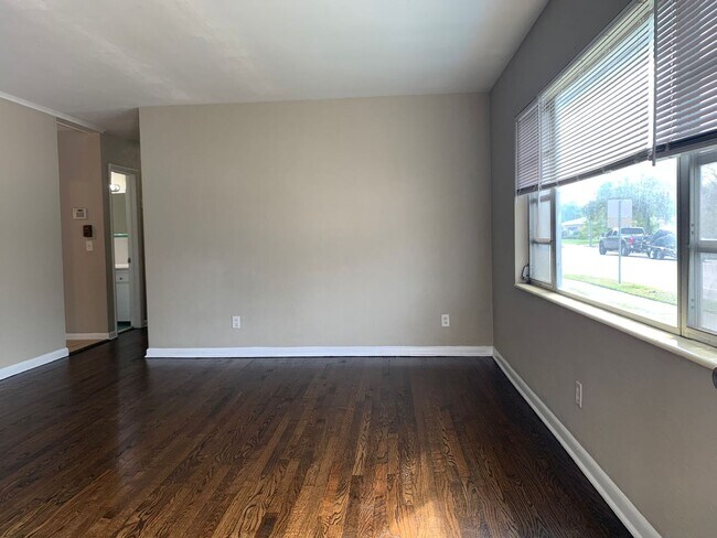 Foto del edificio - 4 Bedroom 2 Bath Spacious Home