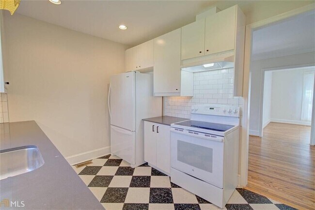 Foto del edificio - 654 Schuyler Ave SE