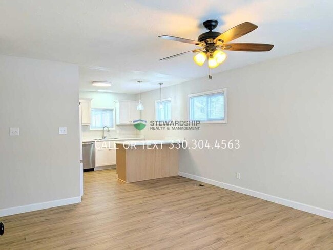 Building Photo - 2881 Archwood Pl