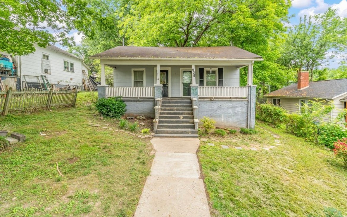 Primary Photo - 906 N B St