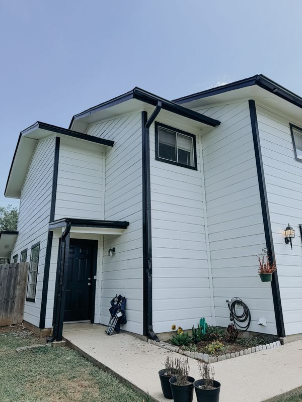 Building Photo - 222 Craddock Ave