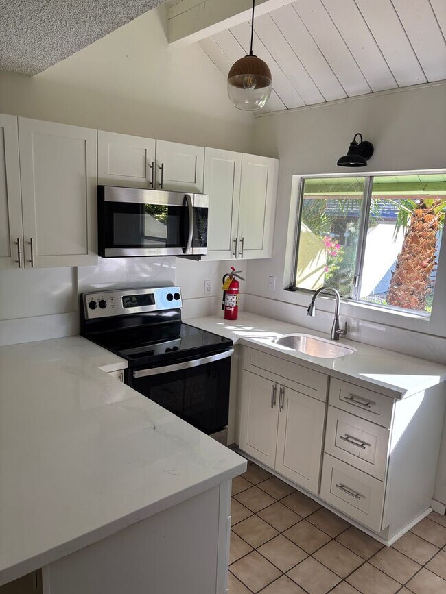 Foto del edificio - Hawaii Kai - The Village Green - 3 Bdrm/2 Bath/2 Prkg - $3,400