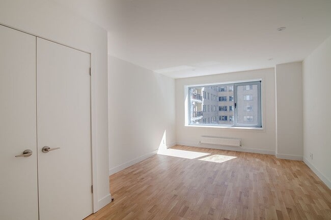 Building Photo - 3468 Rue Drummond