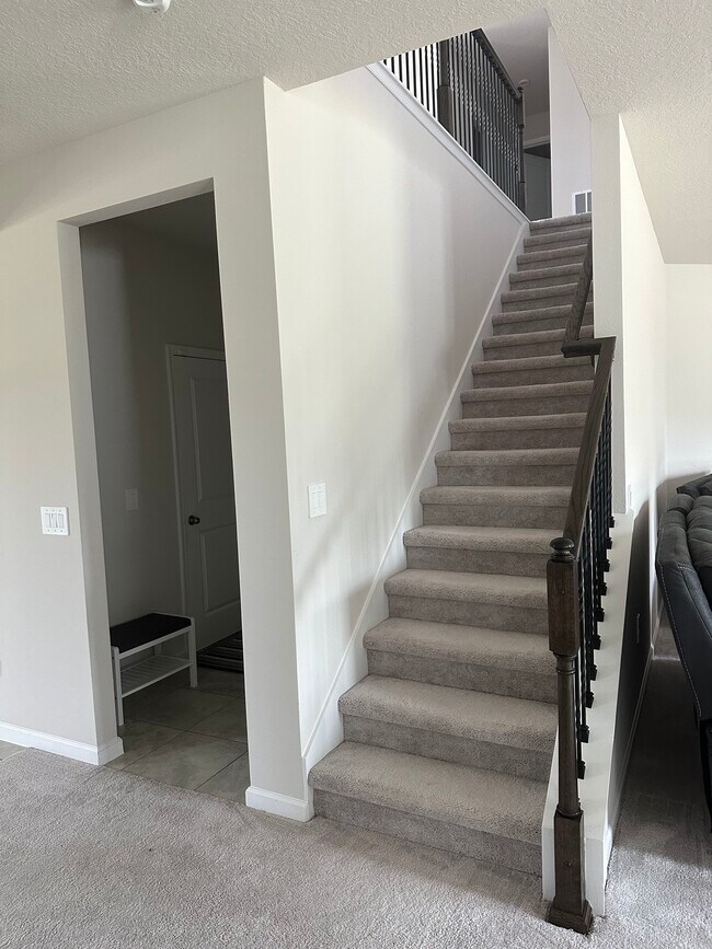 Building Photo - 712 Rominger Lp