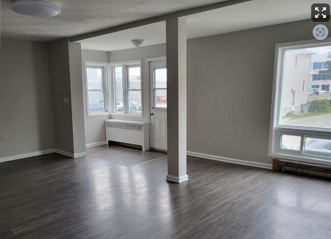 Photo du bâtiment - Spacious 2 Bedroom, 2 Bathroom Home – In-Unit Laundry & Parking – $1,999/month + Utilities