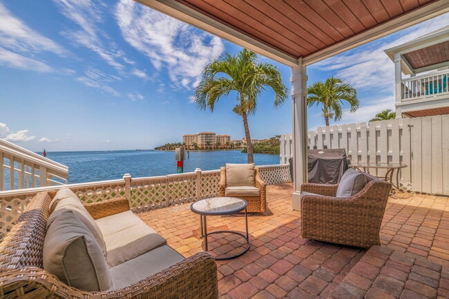 Foto del edificio - 5266 Beach Dr SE