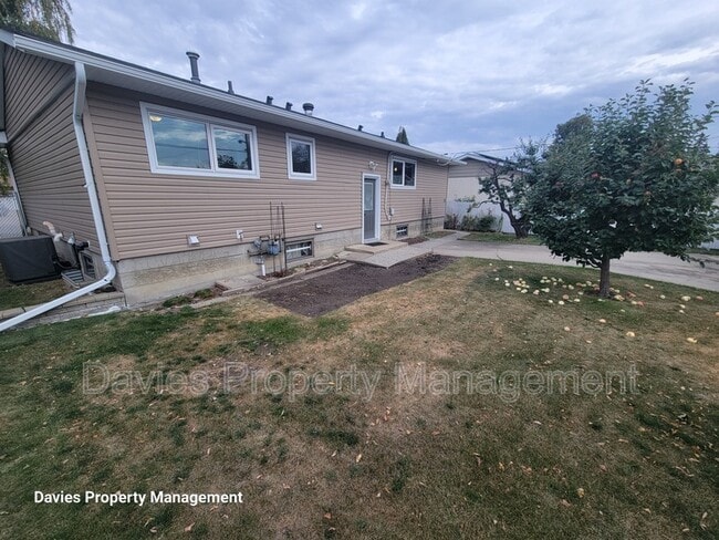 Photo du bâtiment - 7619 Rowland Rd NW