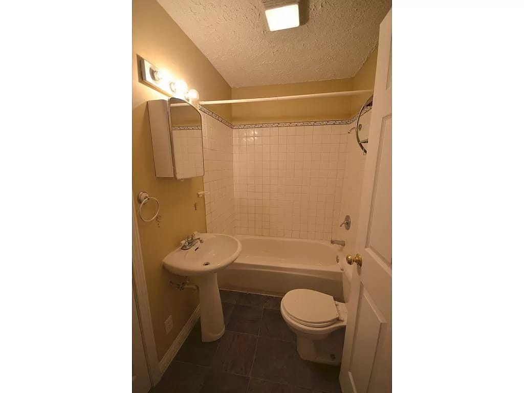 Primary Photo - 133 Mayflower Rd