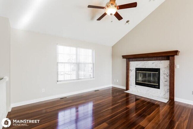 Building Photo - 1403 COTTONWOOD DR, GREENWOOD, MO 64034
