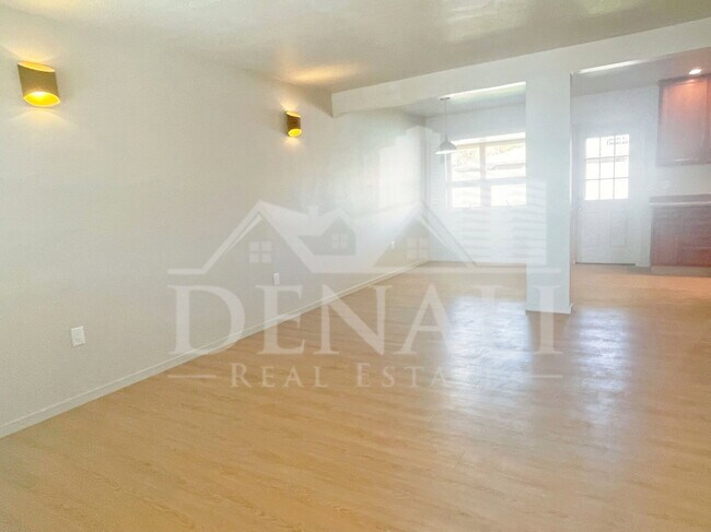 Foto del edificio - 2340 E Turney Ave
