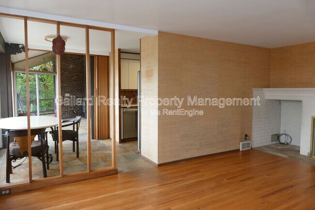 Foto del edificio - 3402 37th Ave W