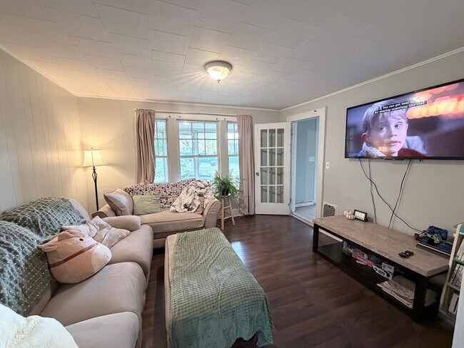 Foto del edificio - 1202 Churchill Ave