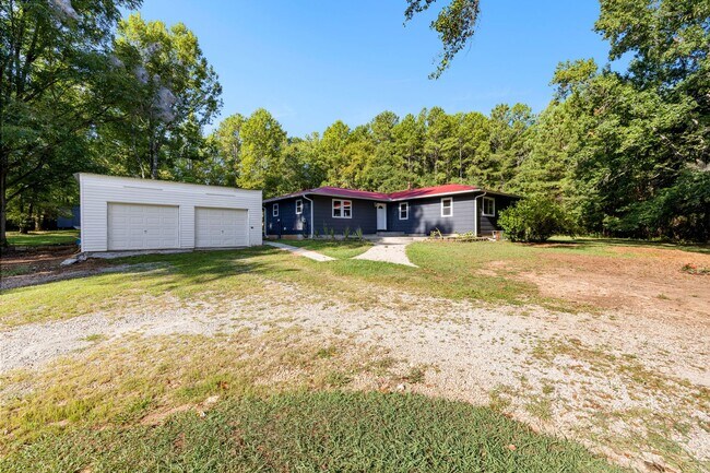 Building Photo - 2486 HWY 85