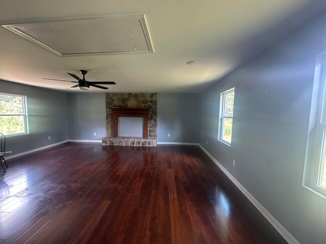 Foto del edificio - 794 N Booth Rd NW