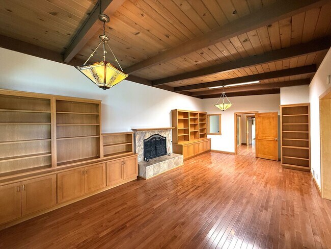 Foto del edificio - SPACOUS SAN RAFAEL FOUR BED / THREE BATH H...