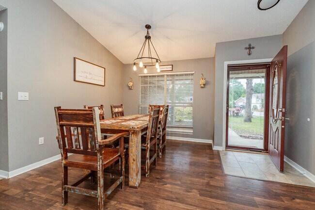 Foto del edificio - 425 Whirlaway Ct