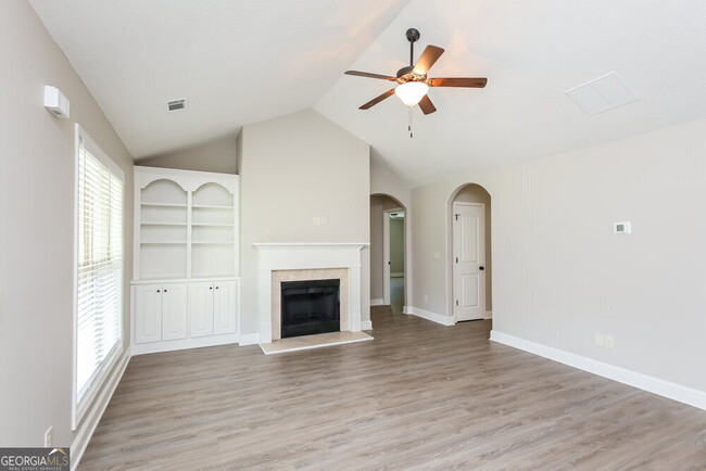 Building Photo - 1637 Deer Creek Ln