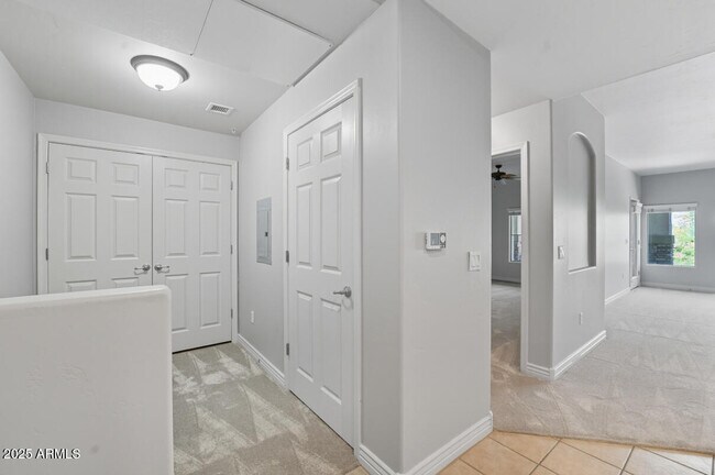 Foto del edificio - 5450 E Deer Valley Dr