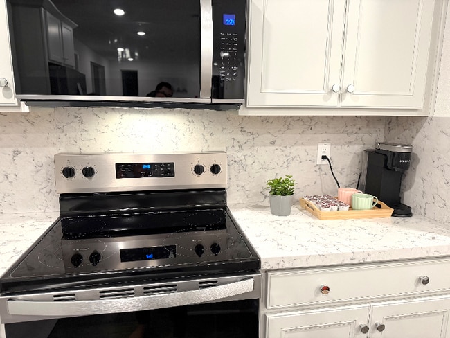 Foto del edificio - 8245 Morning Star Wy