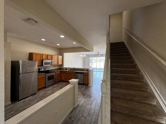 Foto del edificio - Beautiful 3BR/2.5BA Townhome with Water View in Fore Ranch