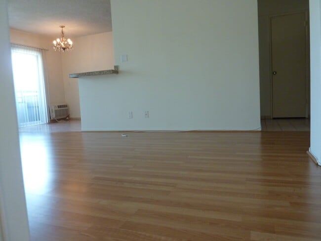 Building Photo - 2055 Rodney Dr