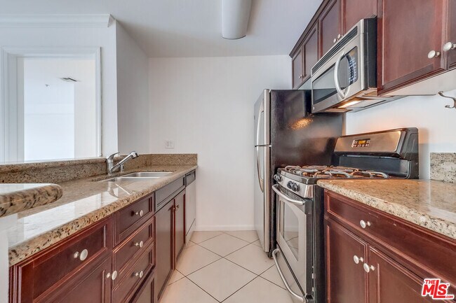 Foto del edificio - 7320 Hawthorn Ave