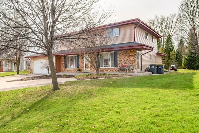 Building Photo - 1602 Stardust Dr
