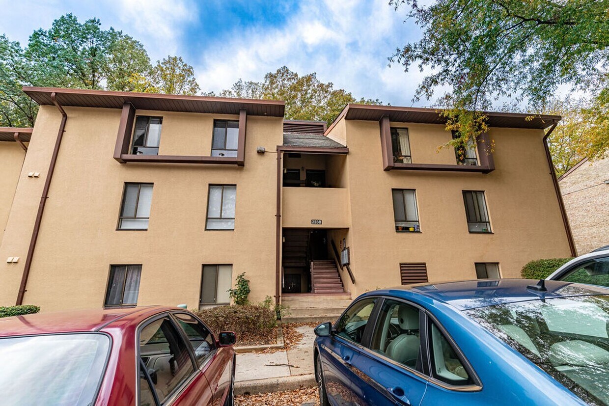Primary Photo - Renovated 3 Bedroom Condo in Reston!