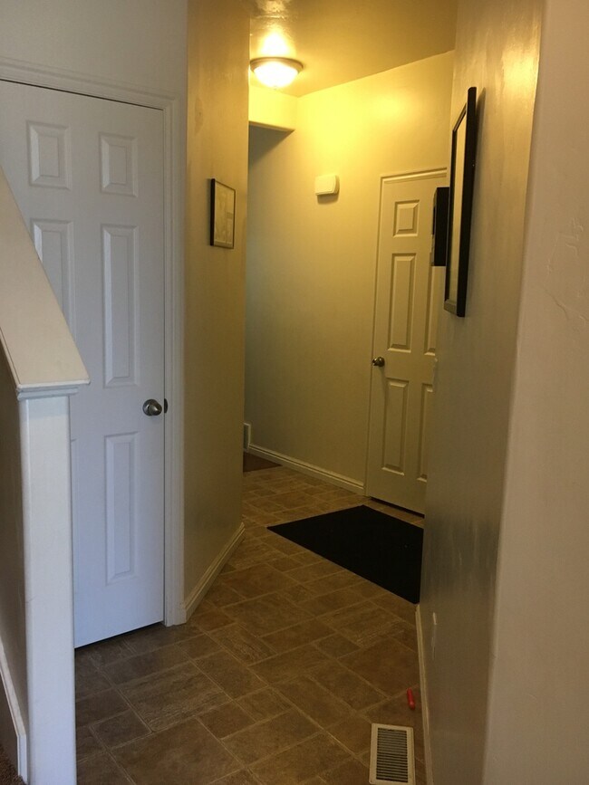Foto del edificio - Riverton Townhome with Large Floorplan