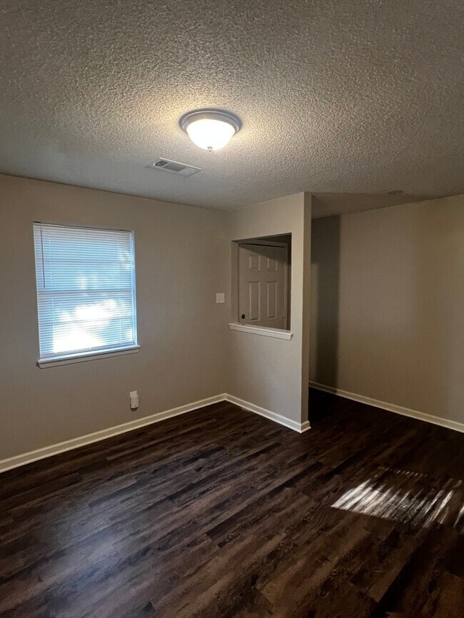 Foto del edificio - 8702 Oakhaven Dr