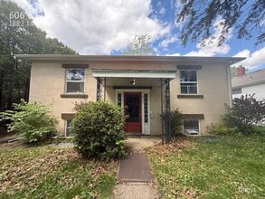 Building Photo - 606 E Elm St