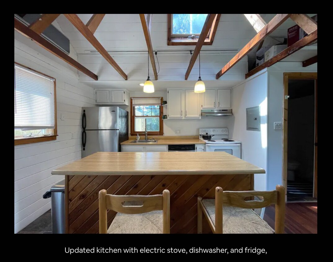 332 Old Canoe Place Rd Unit A, Southampton, NY 11968 Apartments in