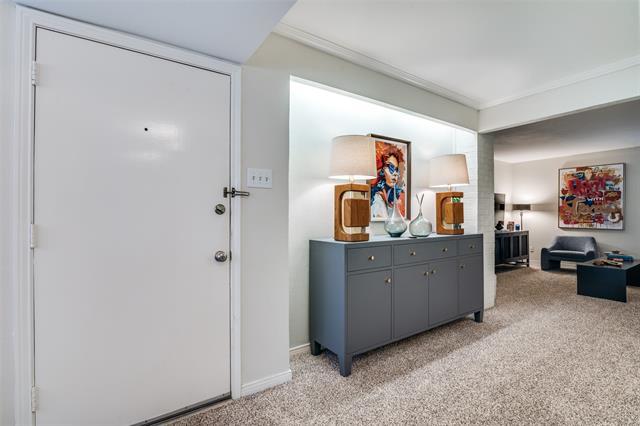 Foto del edificio - 5833 Copperwood Ln
