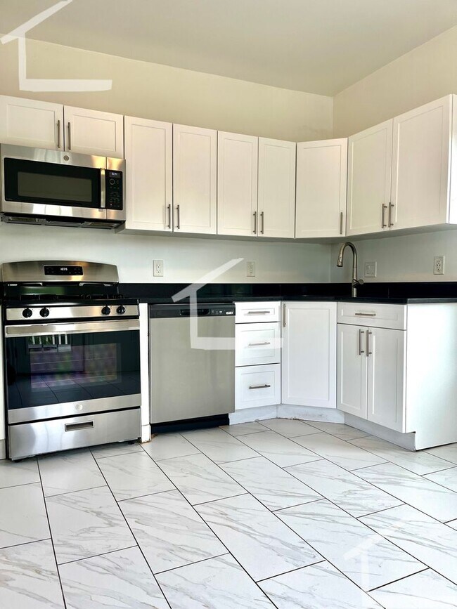Building Photo - Amazing Allston 3 Bed 1 Bath Laundry in unit