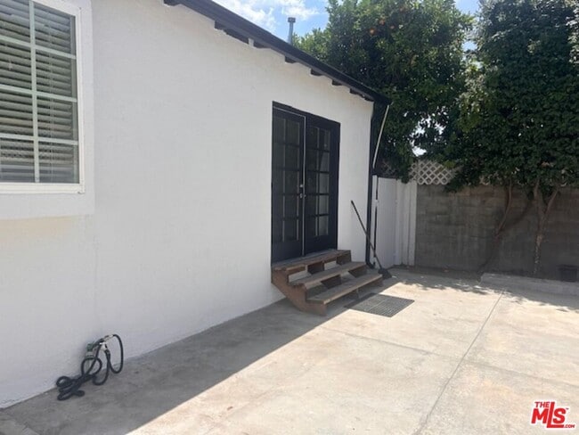 Building Photo - 4715 Camellia Ave