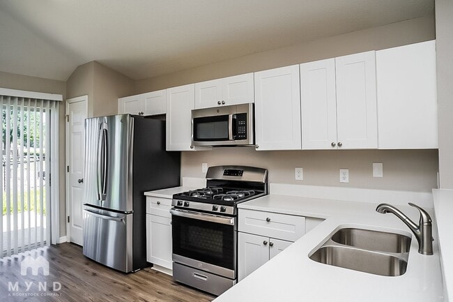 Building Photo - 8721 Persea Ct