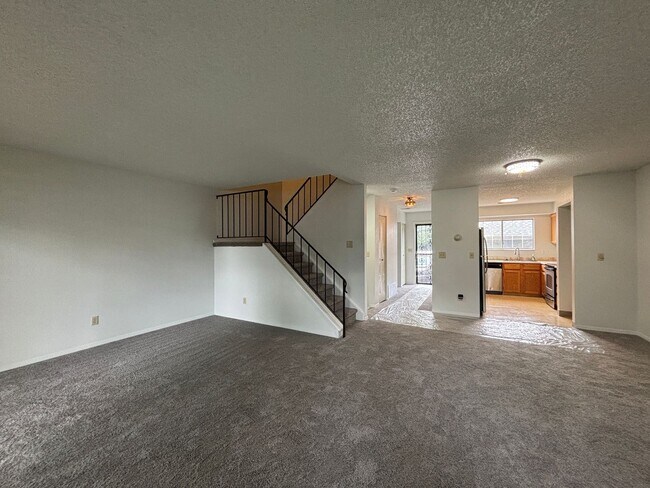 Foto del edificio - Large 2-story townhome with finished basement & 1-car garage!