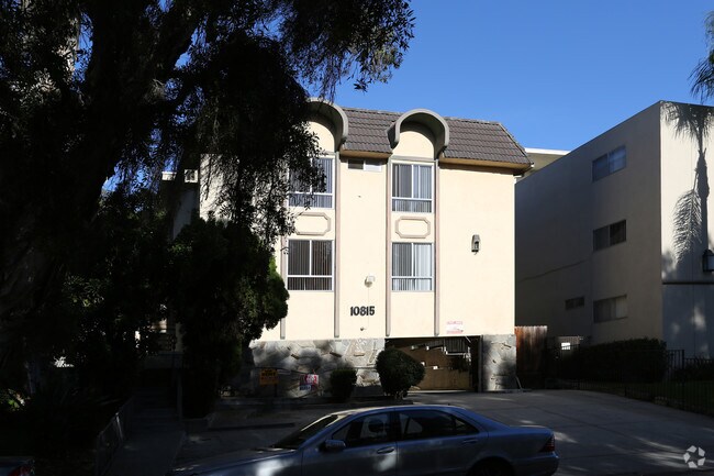 Foto del edificio - 10815 Rose Ave
