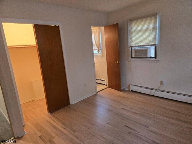 Foto del edificio - 305 Kennedy Dr