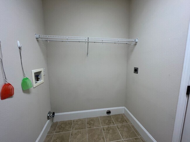 Foto del edificio - 1930 Scarlett Meadows Dr